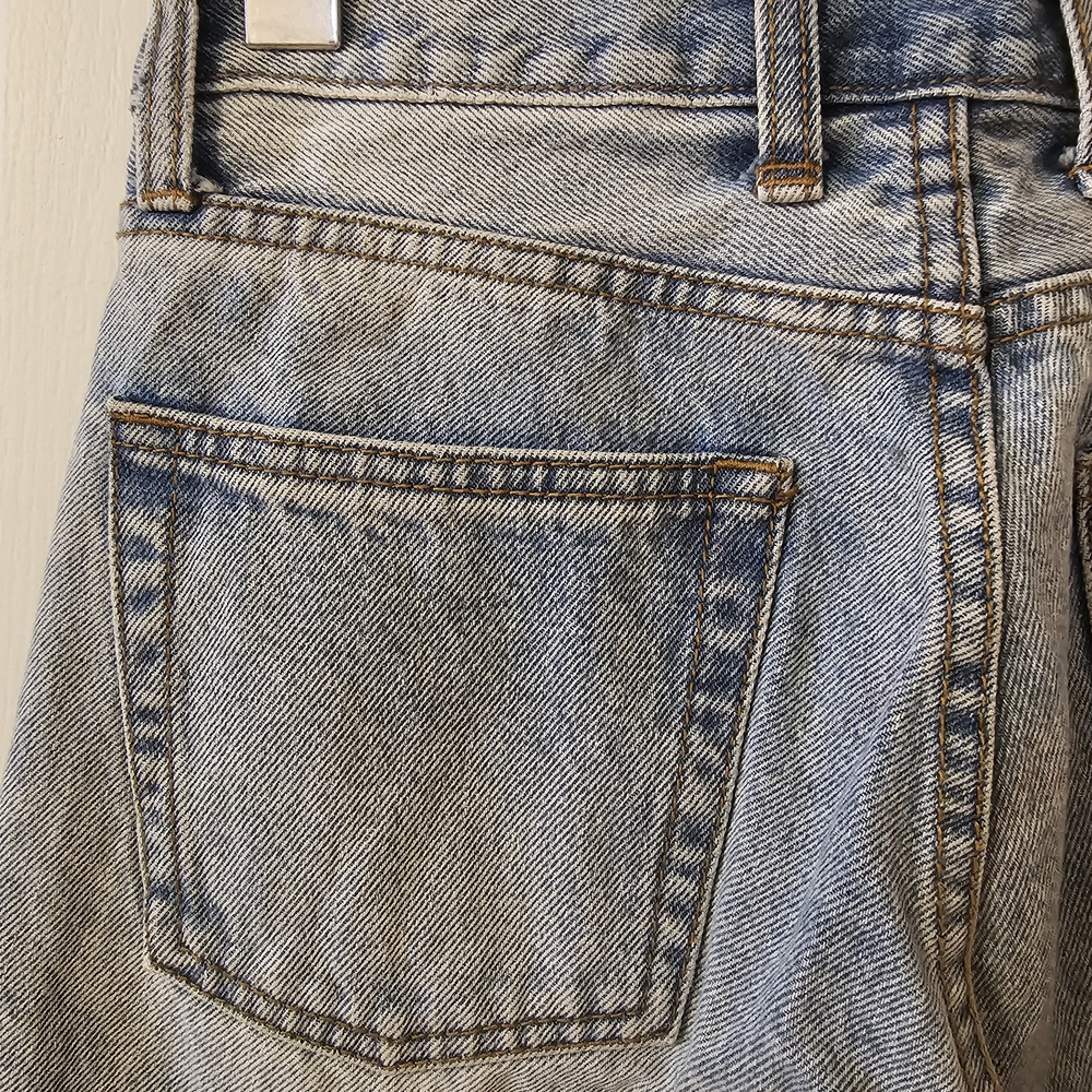 Classic High Rise Blue Jeans - Picture 4 of 12